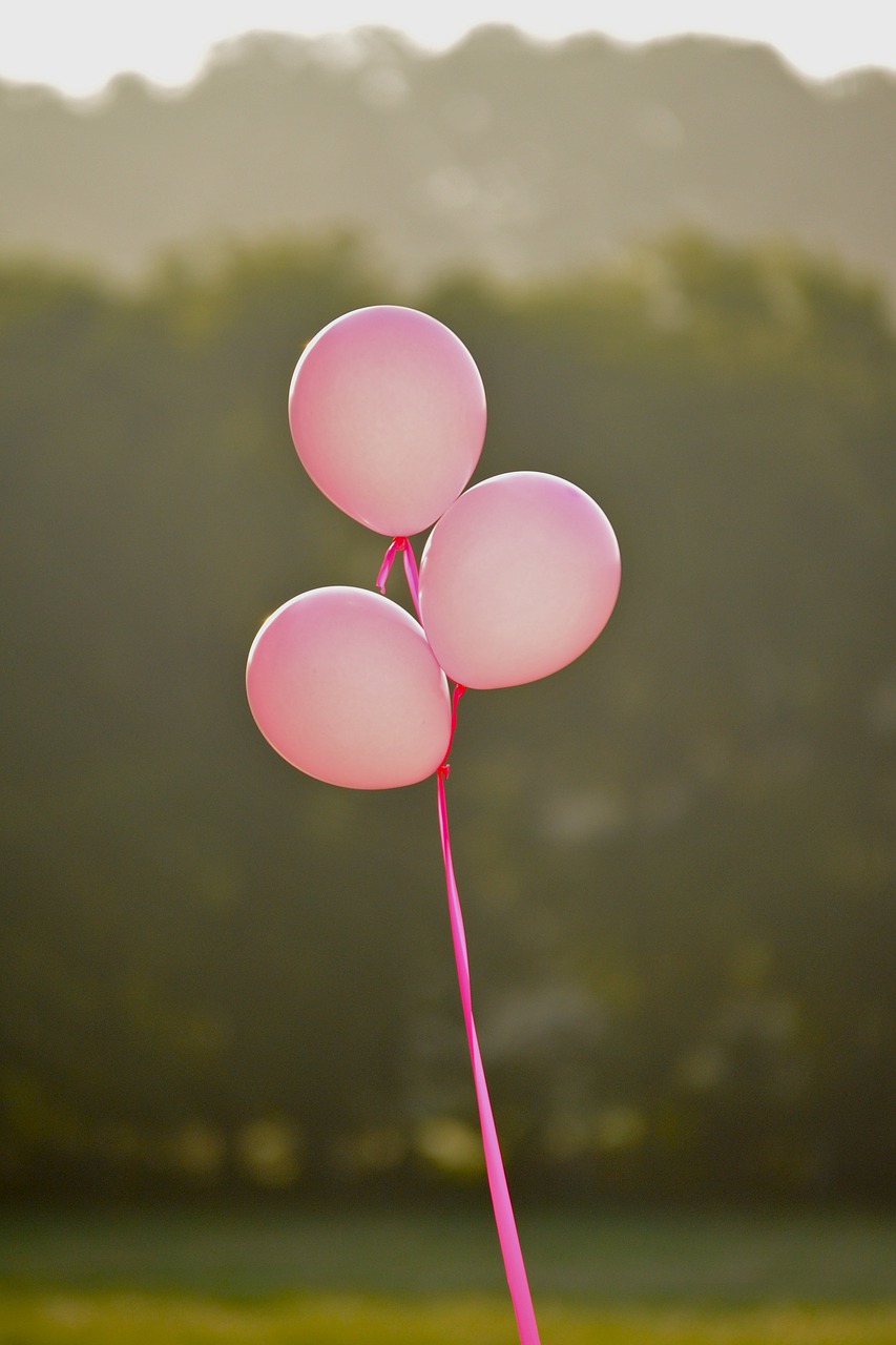 Balões pink, outubro rosa, câncer de mama